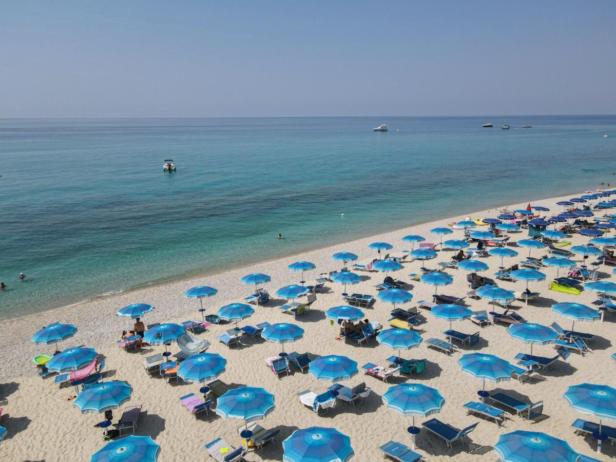Hotel Scoglio Del Leone Zambrone Bagian luar foto