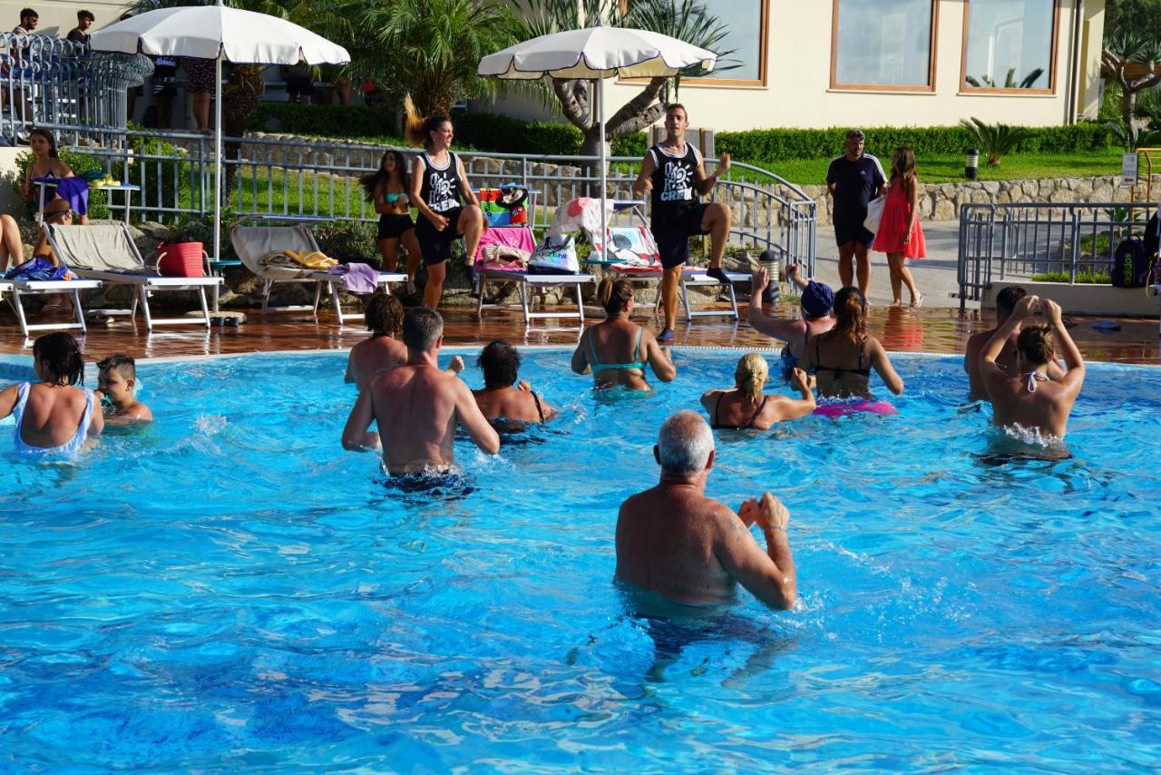 Hotel Scoglio Del Leone Zambrone Bagian luar foto