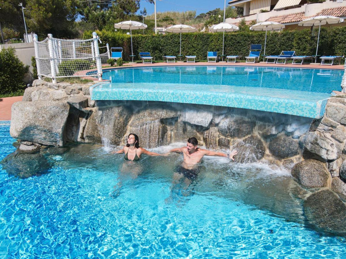 Hotel Scoglio Del Leone Zambrone Bagian luar foto