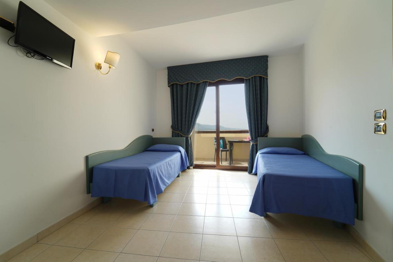 Hotel Scoglio Del Leone Zambrone Bagian luar foto