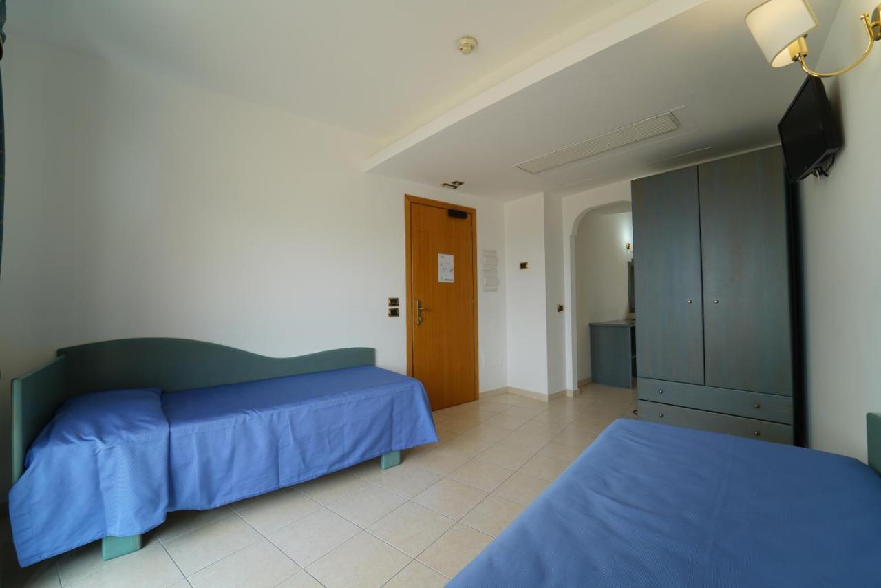 Hotel Scoglio Del Leone Zambrone Bagian luar foto