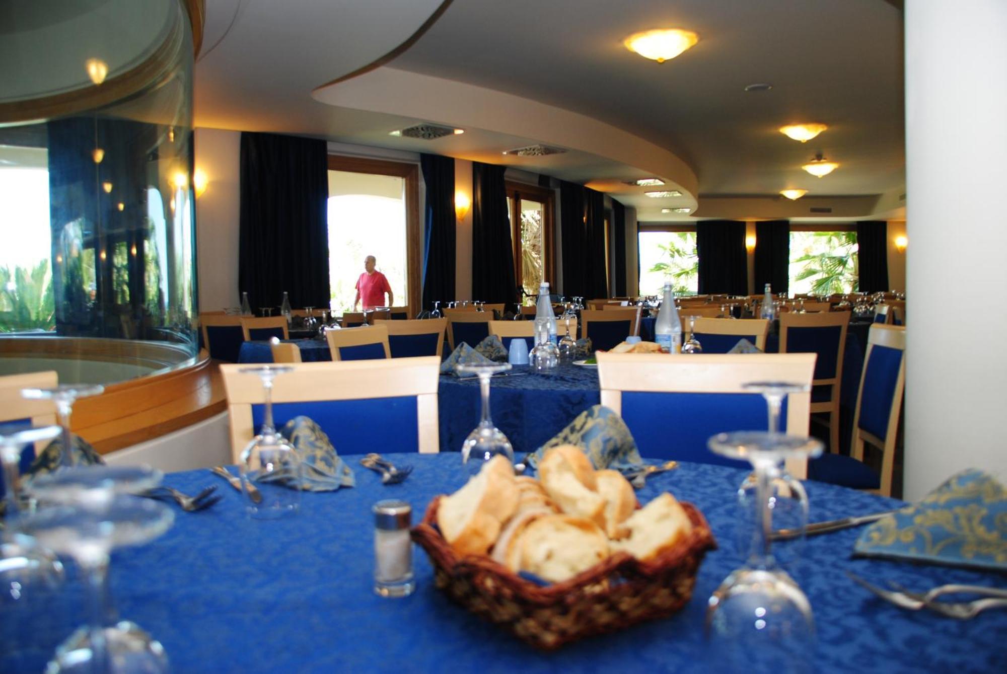 Hotel Scoglio Del Leone Zambrone Bagian luar foto