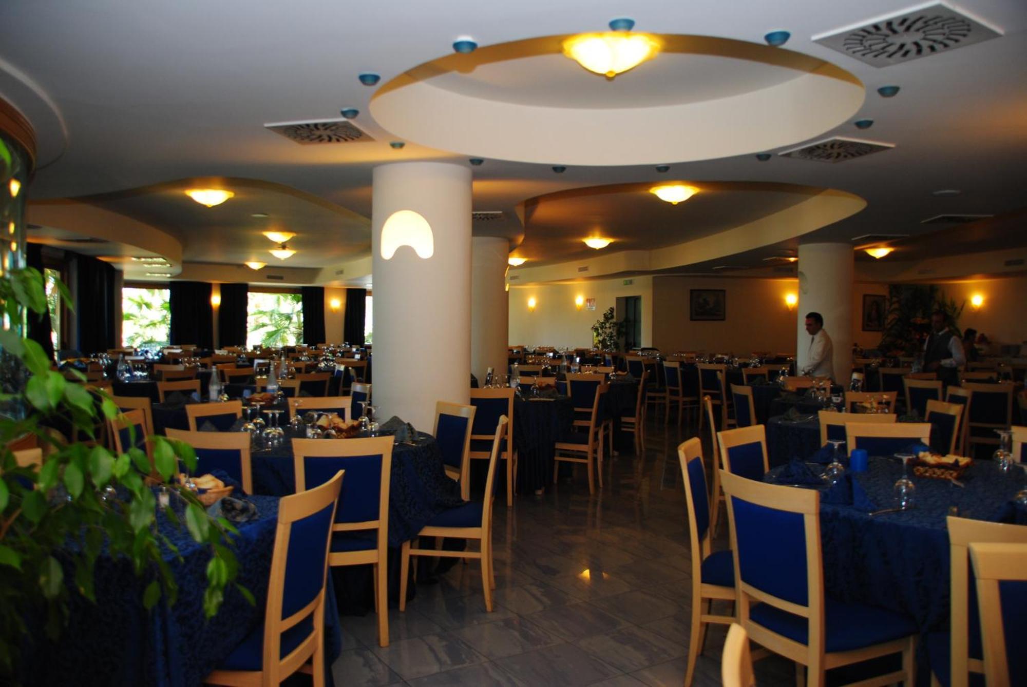 Hotel Scoglio Del Leone Zambrone Bagian luar foto