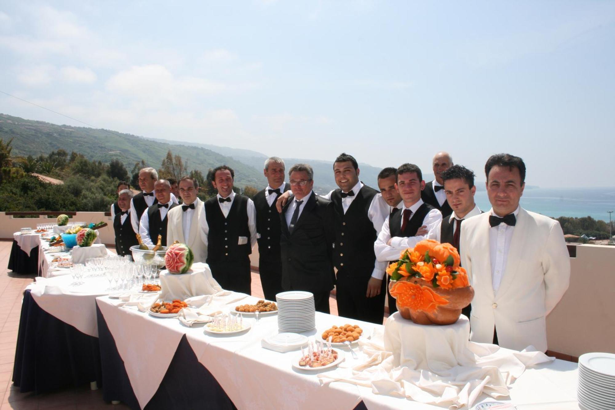 Hotel Scoglio Del Leone Zambrone Bagian luar foto