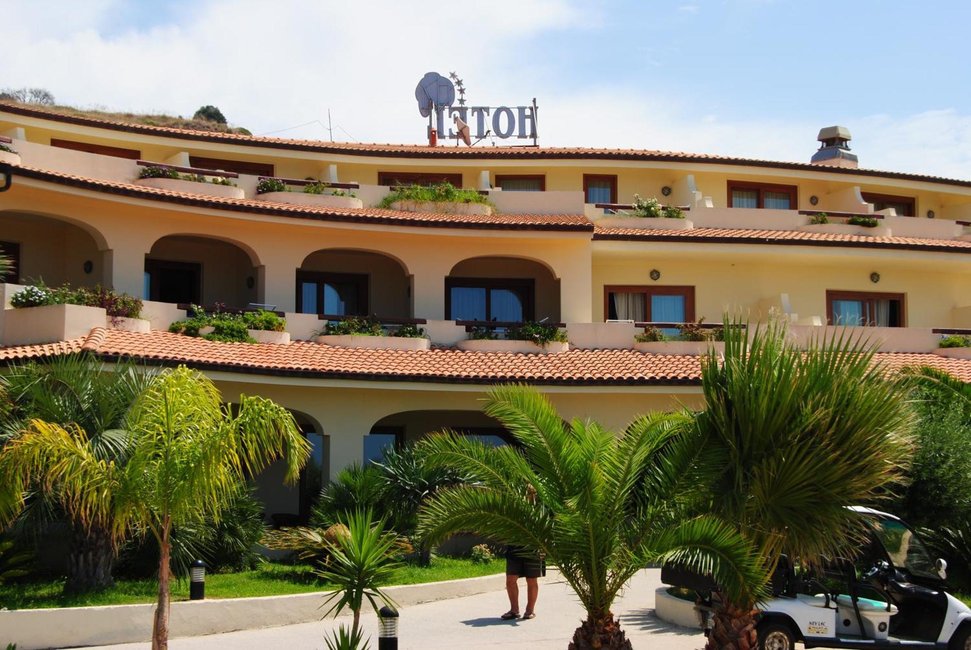Hotel Scoglio Del Leone Zambrone Bagian luar foto