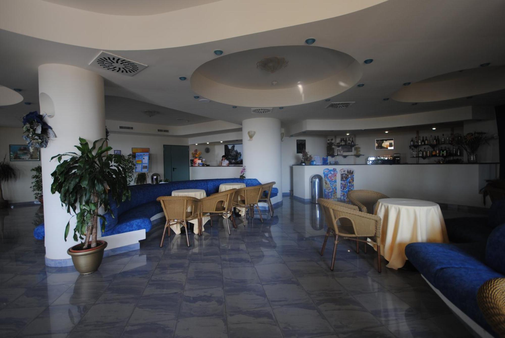 Hotel Scoglio Del Leone Zambrone Bagian luar foto