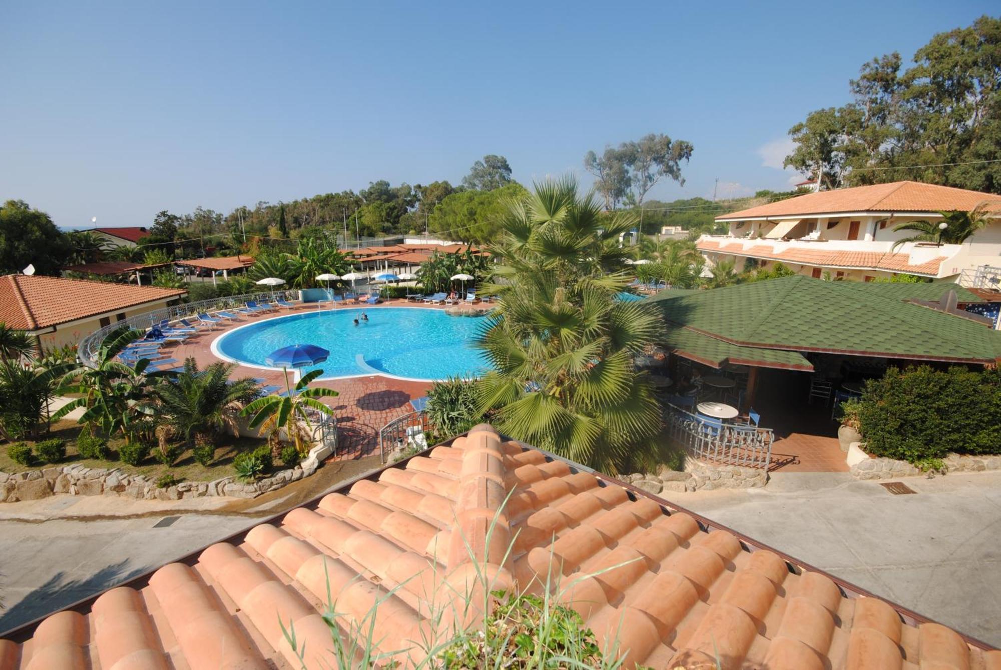 Hotel Scoglio Del Leone Zambrone Bagian luar foto