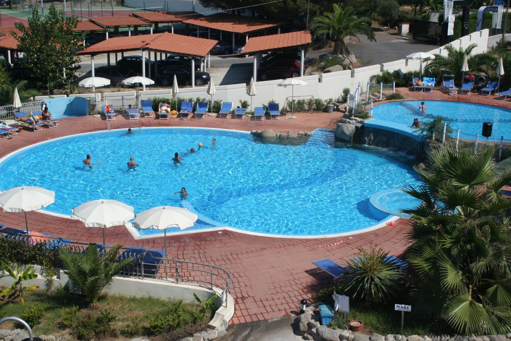 Hotel Scoglio Del Leone Zambrone Bagian luar foto