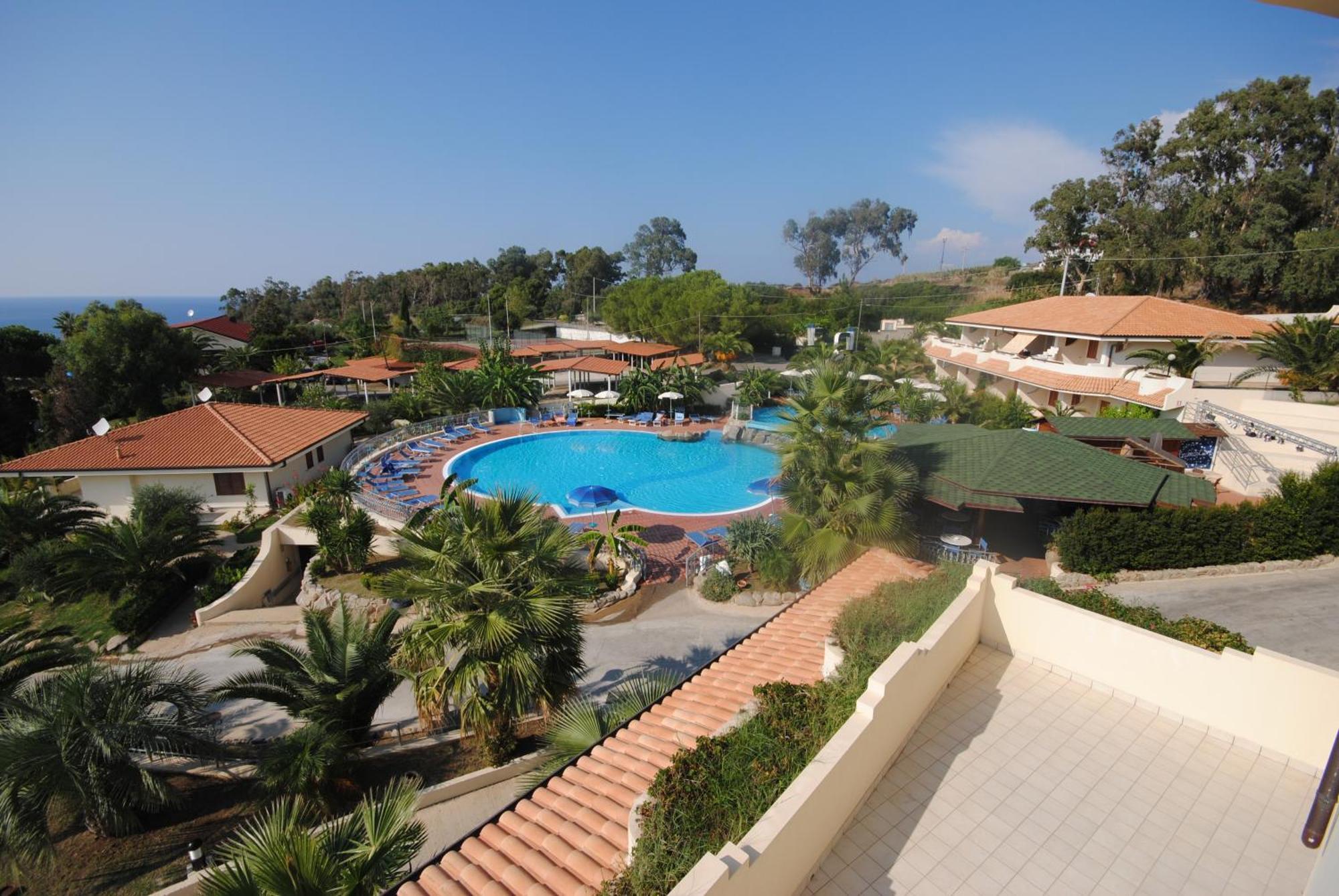 Hotel Scoglio Del Leone Zambrone Bagian luar foto