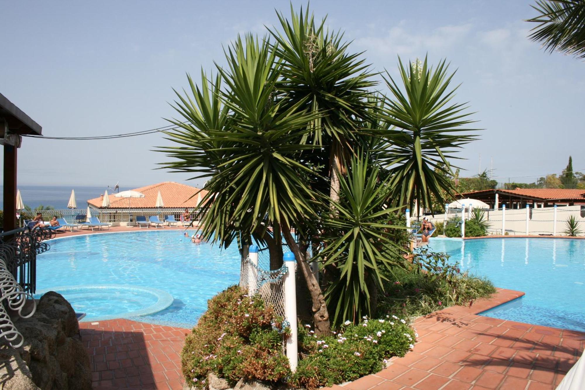 Hotel Scoglio Del Leone Zambrone Bagian luar foto