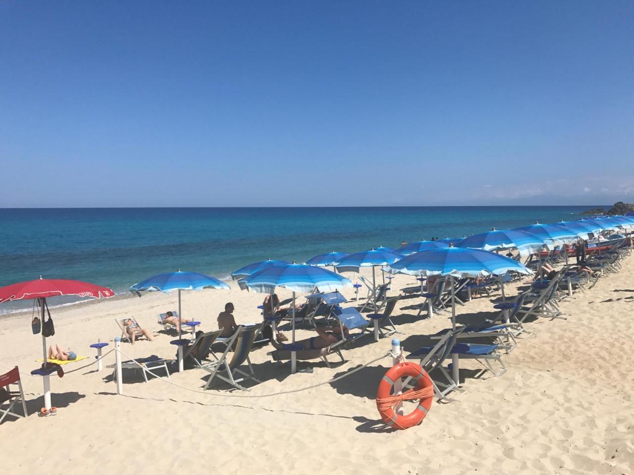 Hotel Scoglio Del Leone Zambrone Bagian luar foto